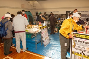 防災訓練8_ホームセンター物品展示.jpg